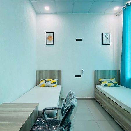 Hostel Abuzz Oxfordcaps Imperial Heights Dehradun Exterior foto