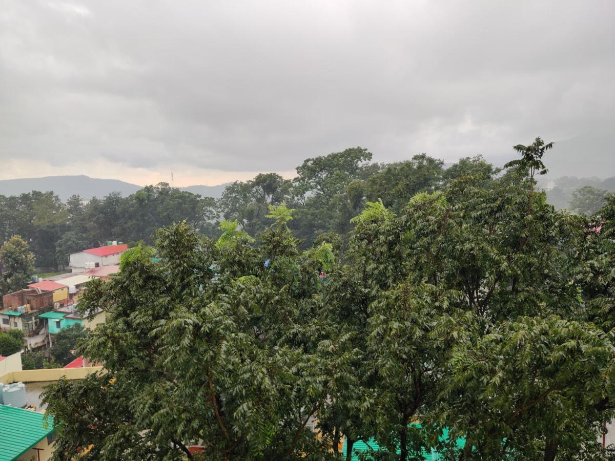 Hostel Abuzz Oxfordcaps Imperial Heights Dehradun Exterior foto