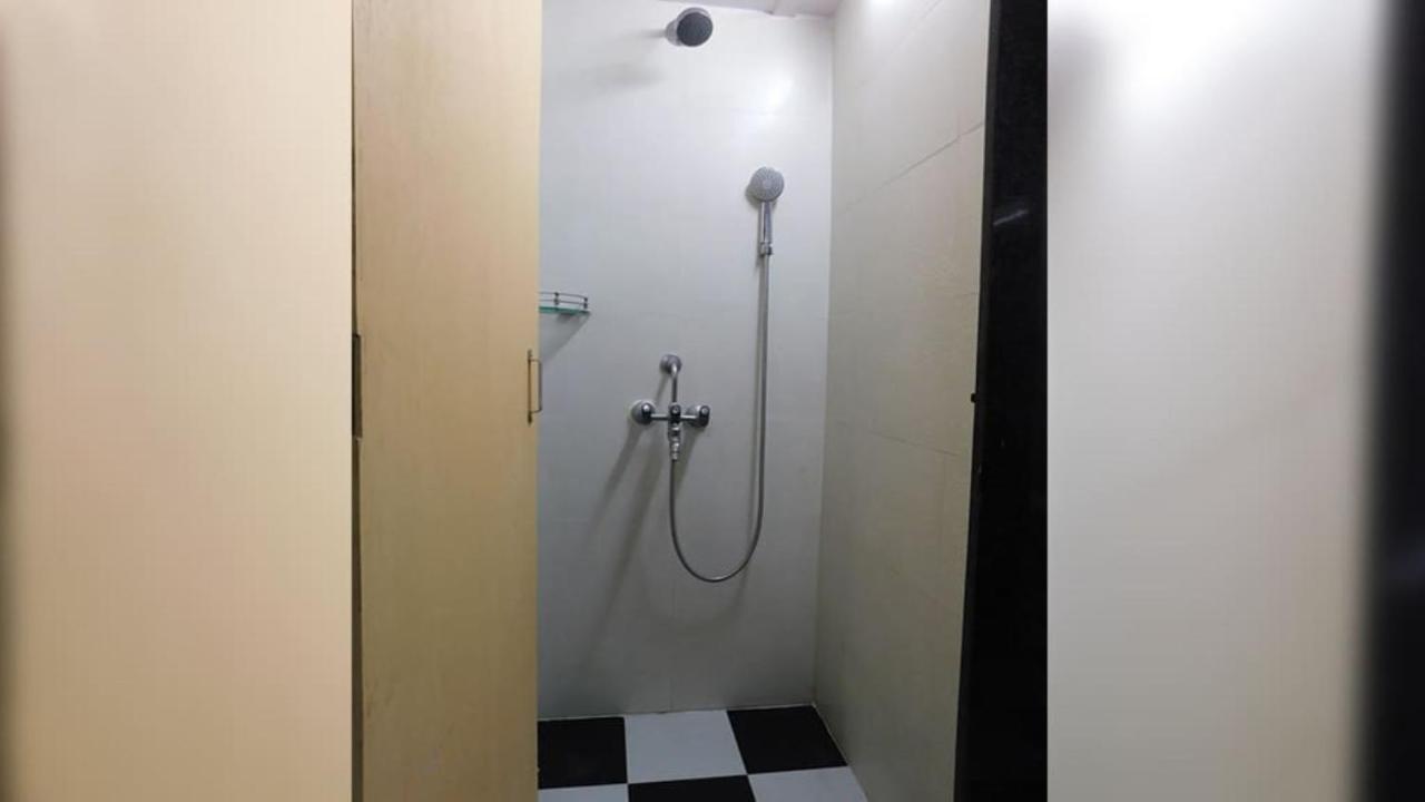 Hostel Abuzz Oxfordcaps Imperial Heights Dehradun Exterior foto