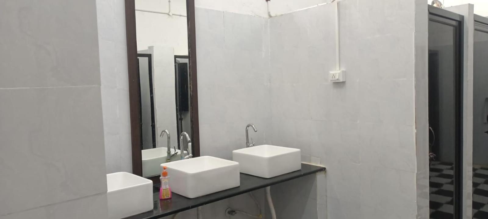 Hostel Abuzz Oxfordcaps Imperial Heights Dehradun Exterior foto