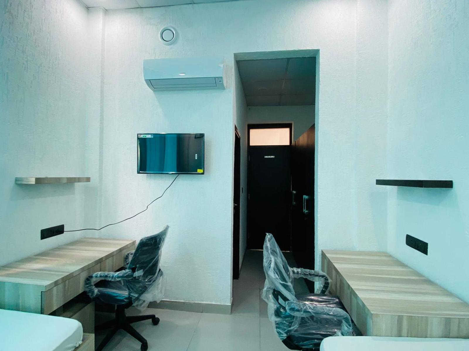 Hostel Abuzz Oxfordcaps Imperial Heights Dehradun Exterior foto